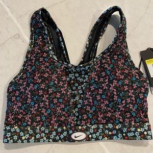 Nike Swoosh Bra
